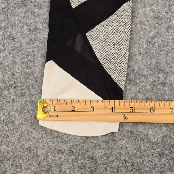 Manduka Athletic Leggings Capri Black White Herringbone Geometric Panel Size S - Picture 9 of 10